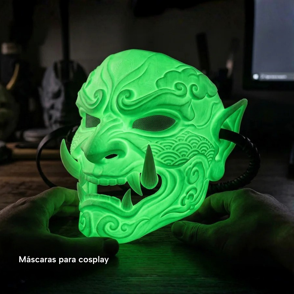 Máscara de cosplay impresos con filamento SUNLU PLA Glow in the Dark de Smartec Store, con brillo luminoso en la oscuridad