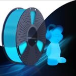 Filamento SUNLU PLA Glow in the Dark Azul 1 kg de Smartec Store, con figura luminosa impresa en 3D que brilla en la oscuridad
